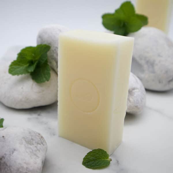 savon menthe-arnica saponifié à froid fabriqué par Savaé et fabriqué en Haute-Savaé Grand Annecy