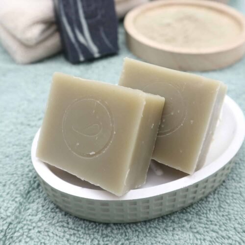 sapin3 Petits savons au sapin l'argile verte Balade en forêt saponifiés à froid et fabriqués par la savonnerie Savaé en Haute-Savoie Grand Annecy dans un porte savon