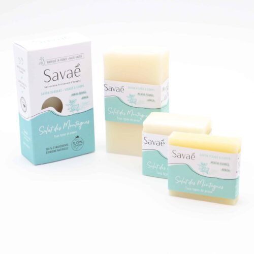 Savon à froid parfumé à l'huile essentielle de menthe poivrée, couleur blanche