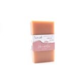 savon à froid enrichi à l'huile d'amande douce et à l'argile rose, extra doux convient à tous les types de peaux. Extra doux. Fait main en France. Ingrédients français