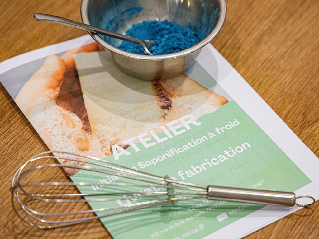 livret de l'atelier d'initiation à la saponification à froid qui permet de refabriquer son savon en autonomie après l'atelier