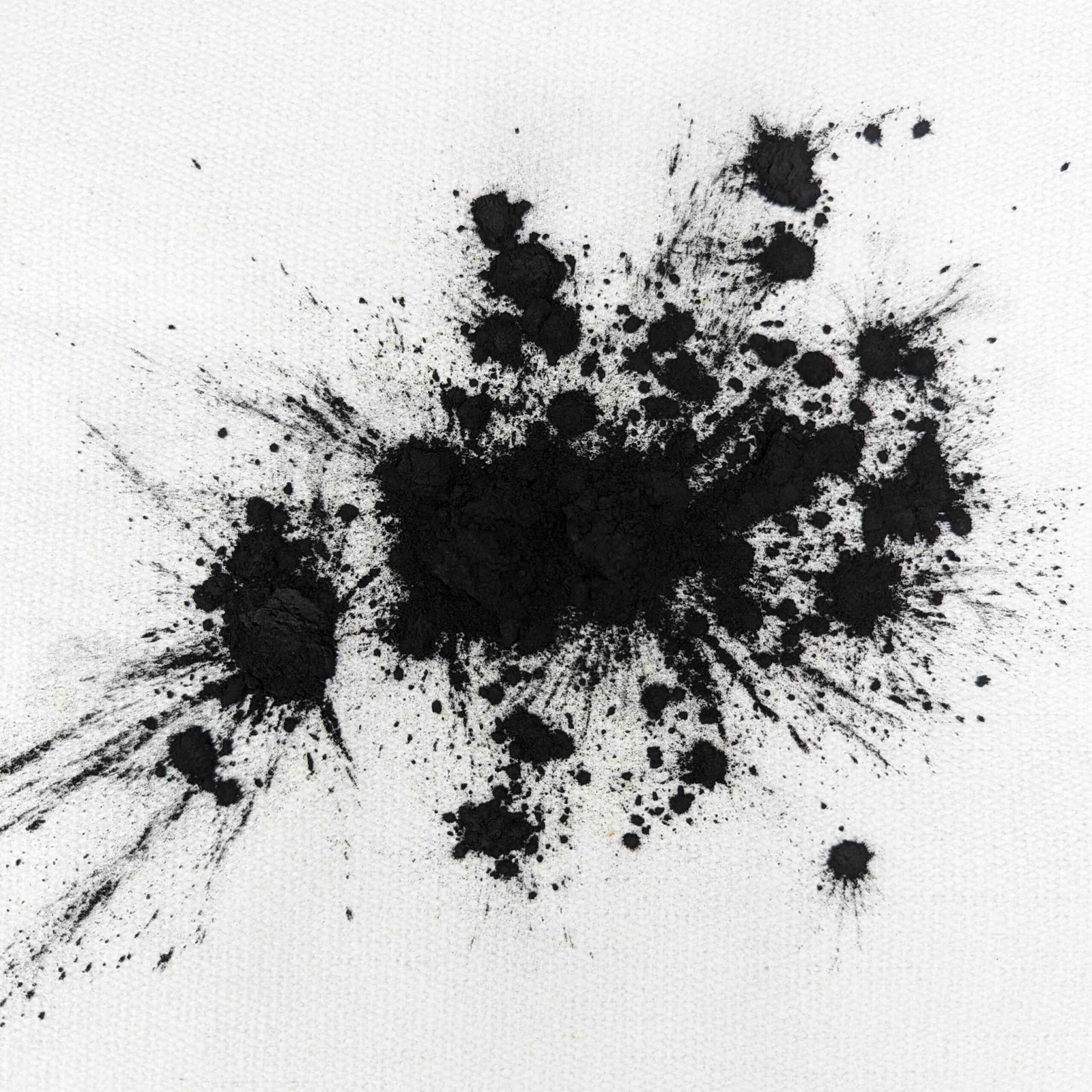 charbon végétal activé présent dans notre savon au charbon noir qui a de nombreux bienfaits notamment pour les peaux à imperfections
